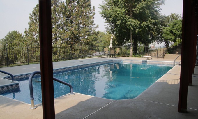 Payette House | Charming 2-bedroom one bath house in marvelous Payette, with city views AC, WiFi