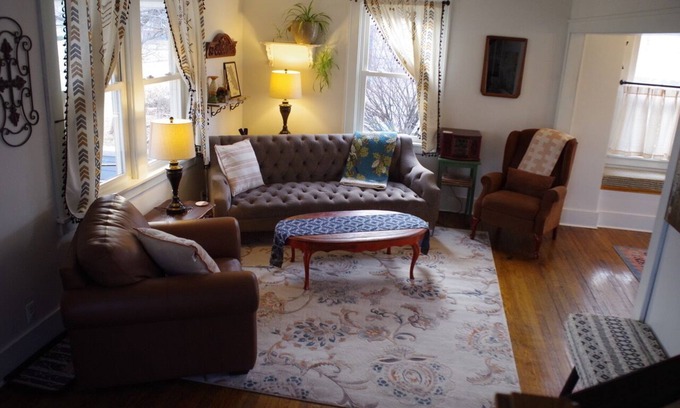 Galesburg House | Charming 2-bedroom, pet-friendly home in Galesburg—near to Knox College