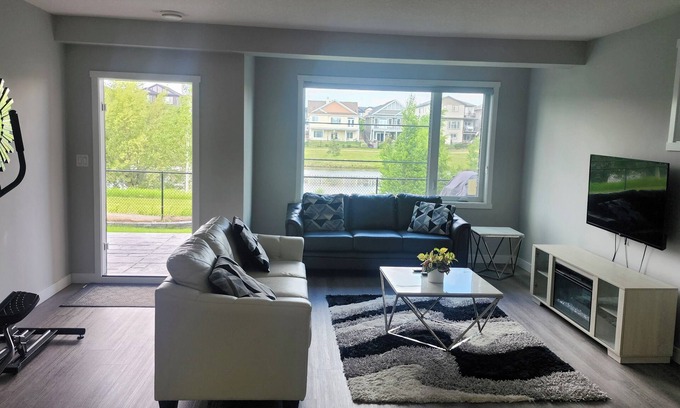Beaumont House | Charming 2-bedroom pond backing walk out suite with view of the lake in Beaumont
