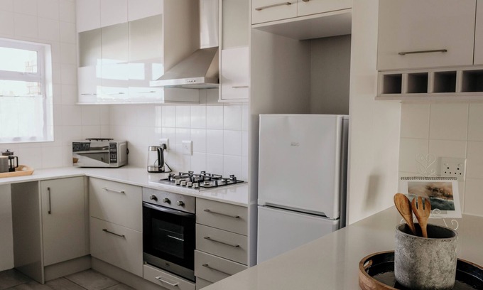 Vineta Apartment | Charming 2-Bedroom Retreat in the Heart of Swakopmund – Walk to Beach & Cafés!