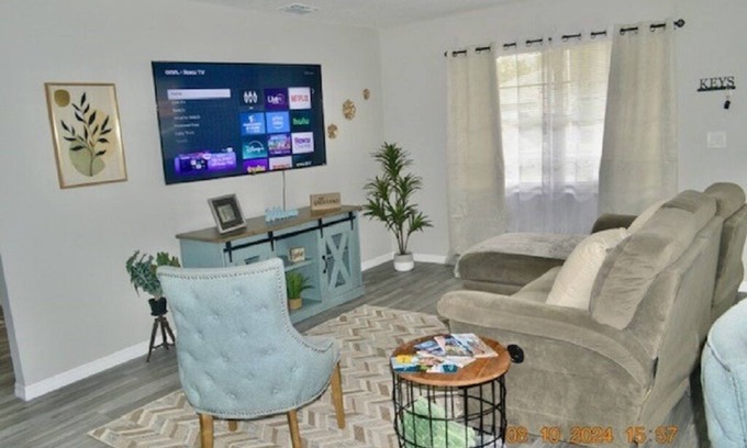 St. Cloud House | Charming 2-bedroom remodel house in welcoming St. Cloud with WiFi, AC
