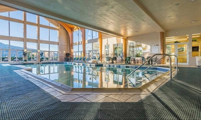 Williamstown Resort | Charming 2-bedroom resort in brilliant Hancock with AC, Jetted-Tub, WiFi, Pool