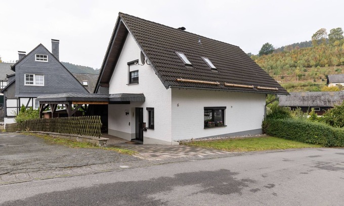 Elpe House | Charming 2-Bedroom Retreat