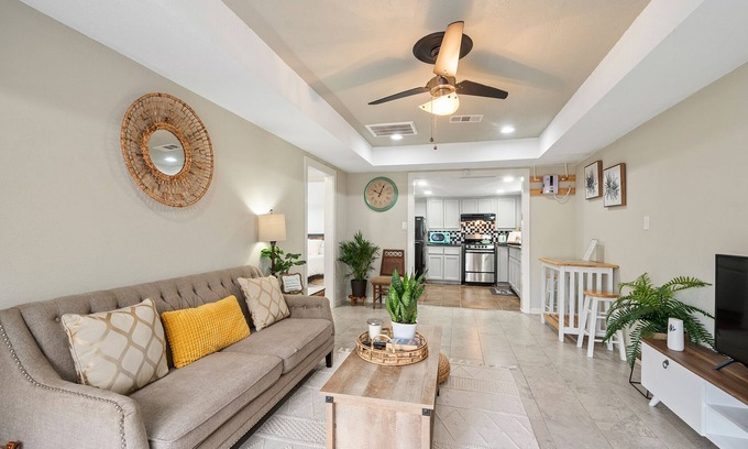 Clodine Apartment | Charming 2-Bedroom Retreat in Southwest Houstonn
