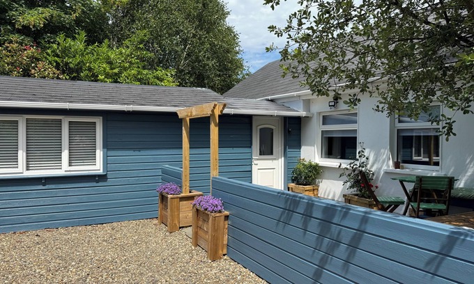Kinvara Cottage | Charming 2-bedroom shabby chic cottage in beautiful Kinvara.