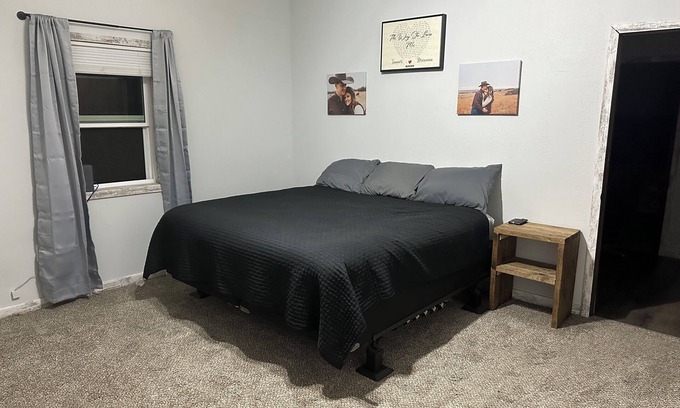 Bushong Cabin | Charming 2-bedroom Shouse with WiFi, AC in lovely Allen