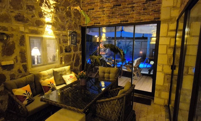 Foca House | Charming 2-bedroom stone house with heating svimming pool pleasant İzmir