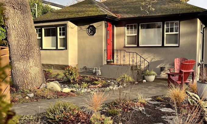 Rockland House | Charming 2-Bedroom Suite in Gonzales – 30-Day Minimum Stay
