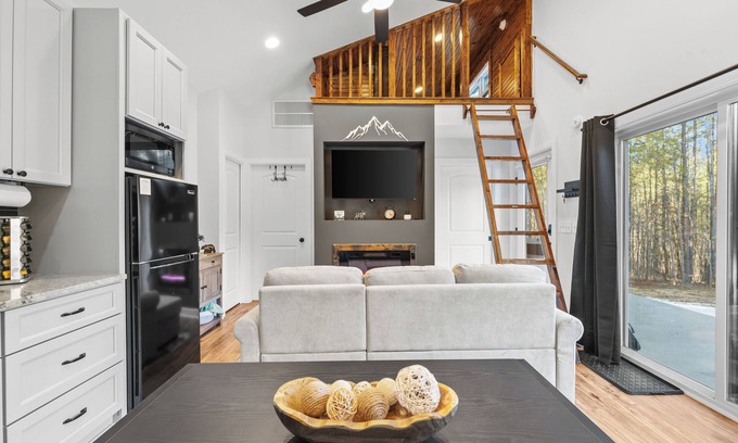 Schuyler House | Charming 2-bedroom tiny house close to hiking trails and Nelson 151