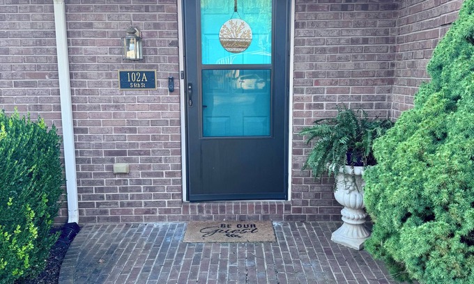 Cave City House | Charming 2-bedroom townhome near downtown Cave City. Child and pet friendly.