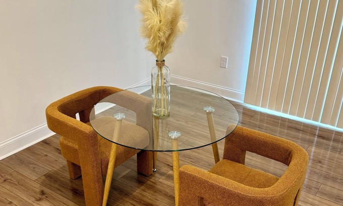 Biddleville House | Charming 2-bedroom townhome with AC and WiFi 10 MINUTES FROM DOWNTOWN