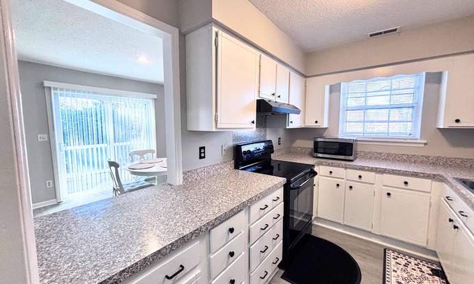Charlotte House | Charming 2-bedroom townhome in Pineville- Charlotte