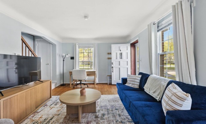 Royal Oak House | Charming 2-bedroom townhome 2 min from Downtown Royal Oak