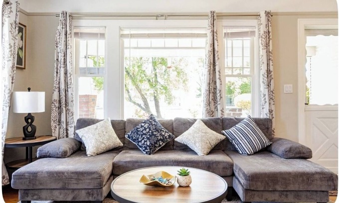 Altaville House | Charming 2-bedroom house in wonderful Angels Camp with WiFi, AC