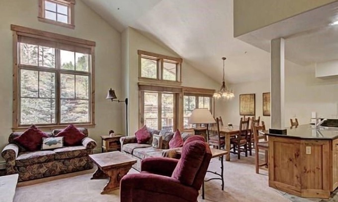 Breckenridge Condo | Charming 2 Bedroom Townhome