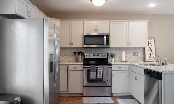 Clarksville House | Charming 2-bedroom townhome with WiFi and AC in lovely Clarksville