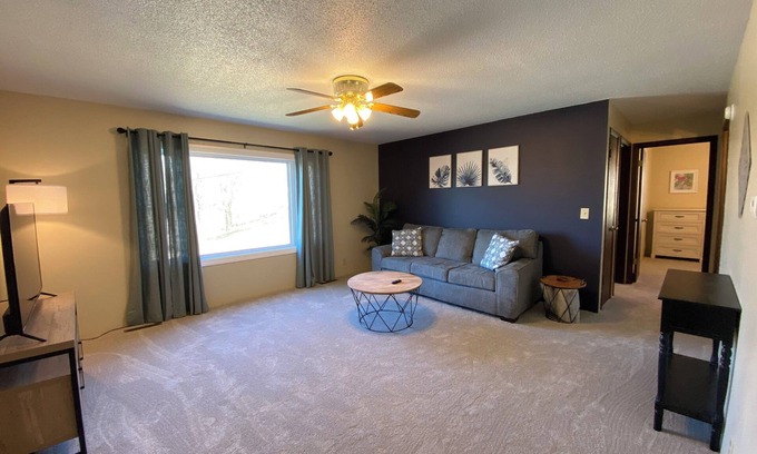 Fort Madison Condo | Charming 2-bedroom condo in Fort Madison with WiFi, garage & in-unit laundry