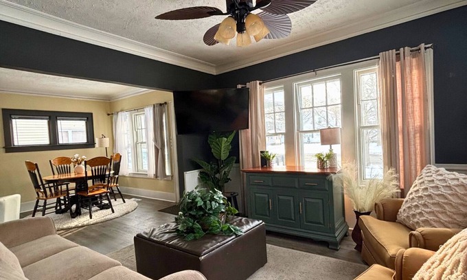 Grand Rapids House | Charming 2-bedroom house located near Downtown with AC, WiFi