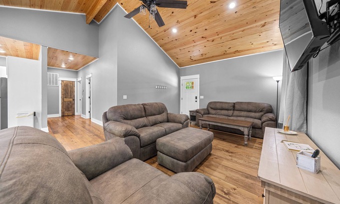 Hot Springs House | Charming 2 bedroom house in Hot Springs.