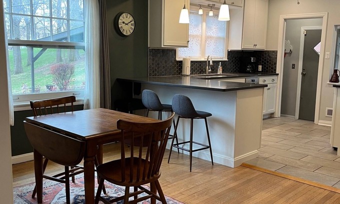 Mapleton/Fall Creek House | Charming 2-bedroom house in a historic neighborhood in central Indianapolis