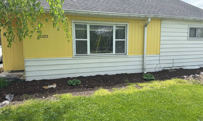West Newton House | Charming 2-bedroom house in brilliant Indianapolis with AC, WiFi