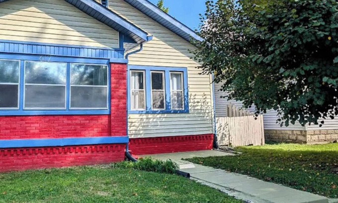 Near Eastside House | Charming 2-bedroom house in enchanting Indianapolis, near downtown and Irvington
