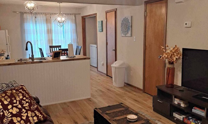 Jacksonville House | Charming 2-bedroom townhome near base and beaches. Shopping and restaurants
