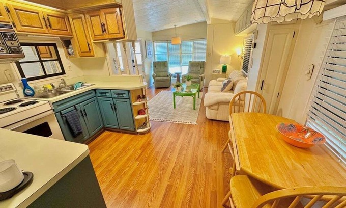 Nettles Island House | Charming 2-bedroom, 2-bathroom home is located on Nettles Island