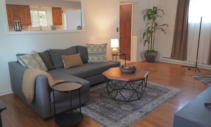 Lake Katrine House | Charming 2-bedroom house in serene Lake Katrine with AC