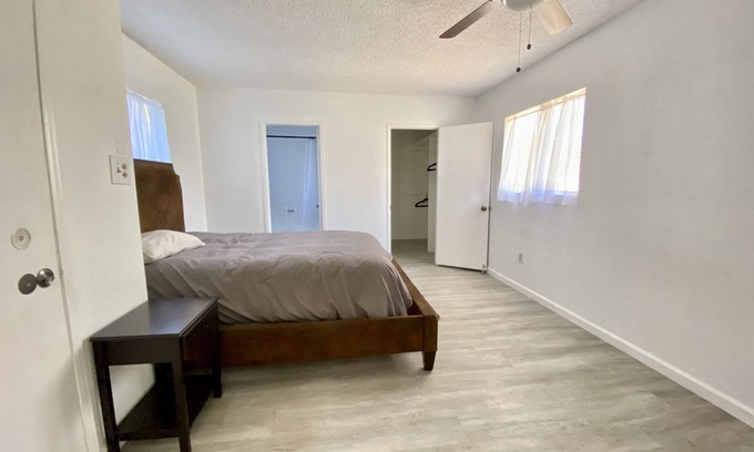 Northridge Cottage | Charming 2 bedroom 2 bath in Sherwood Forest