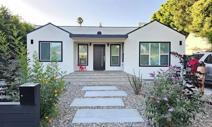 West Los Angeles House | Charming 2-bedroom house in peaceful neighborhood ✨️