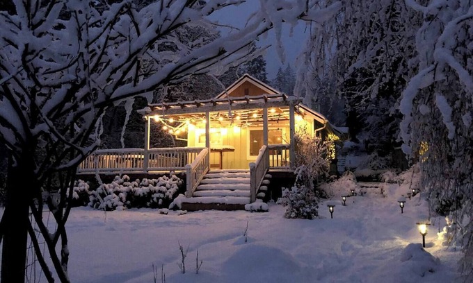 Hobart Cottage | Charming 2-Bedroom River Cottage With Cedar River Trail Access in Maple Valley