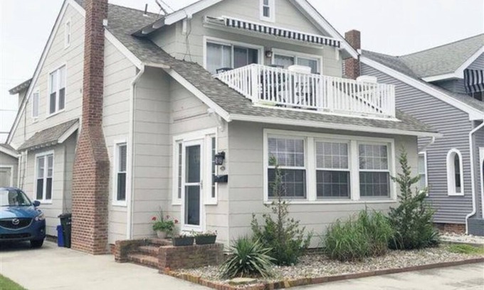 Margate City House | Charming 2-bedroom bungalow in beautiful Margate just blocks from the beach!