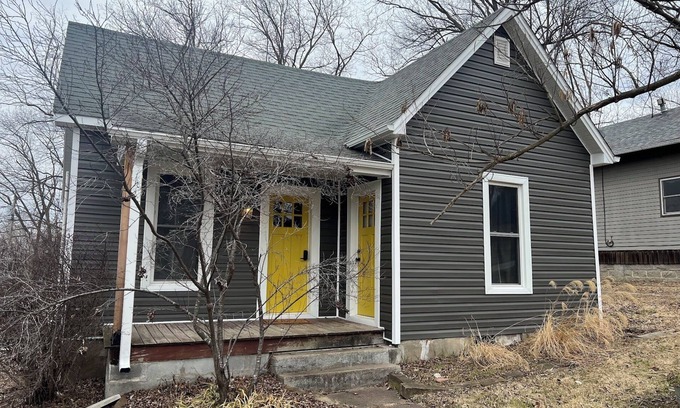 New Franklin House | Charming 2-bedroom bungalow. Just 750 feet from the Katy Trail!
