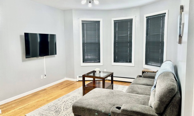North Bergen Apartment | Charming 2-bedroom apartment in cool North Bergen with WiFi, AC