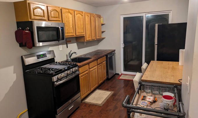 Point Breeze House | Charming 2-bedroom townhome with WiFi, AC in vibrant Philadelphia