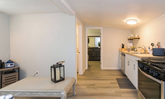 Porterville House | Charming 2-bedroom house with AC, WiFi in enchanting Porterville