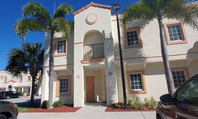Deep Creek House | Charming 2-bedroom townhome at Golf course view in serene Punta Gorda