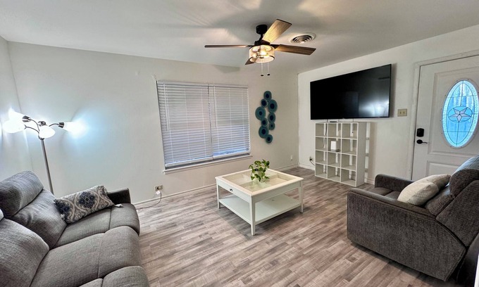 West San Antonio House | Charming 2-bedroom house in marvelous San Antonio