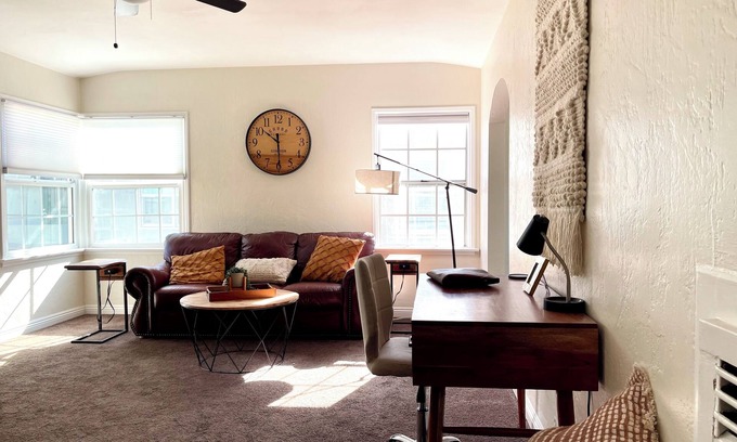 Harbor Apartment | Charming 2-bedroom Apt with WFH Desk + Free Parking