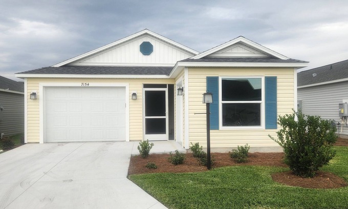 Okahumpka Villa | Charming 2-bedroom villa in The Villages with WiFi and AC