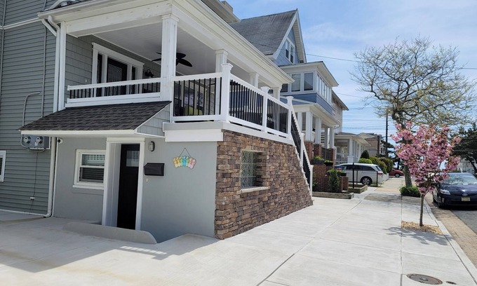 Ventnor City Apartment | Charming 2-bedroom apartment with AC, WiFi in peaceful Ventnor City