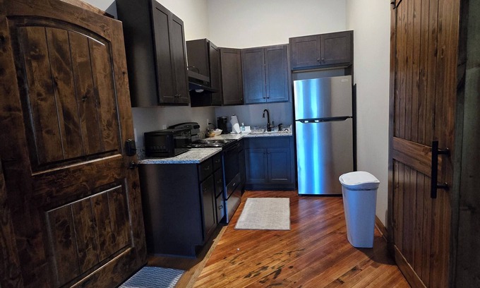 Walnut Cove Apartment | Charming 2-bedroom apartment in lovely Walnut Cove with AC, WiFi