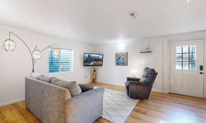 Westminster House | Charming 2-bedroom suite and Private Home Theater 7.2 dolby