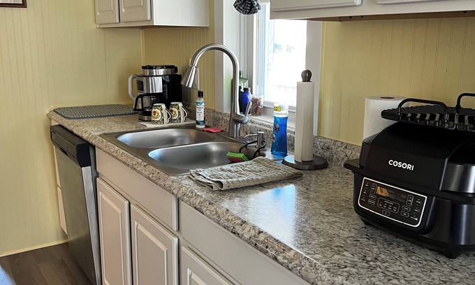 Williamsport House | Charming 2-bedroom house with AC and WiFi in Williamsport