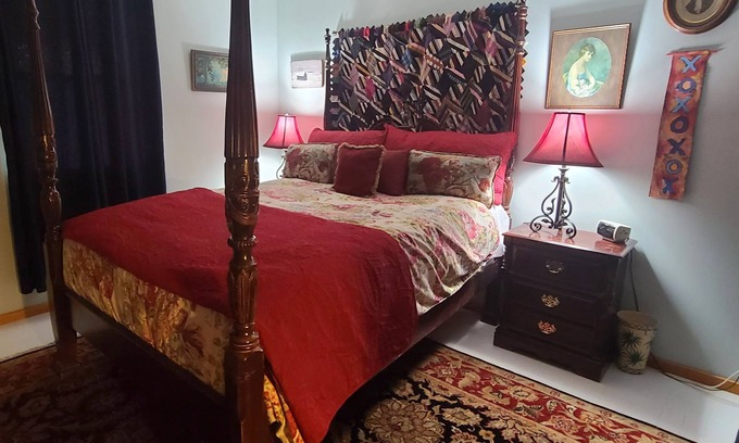 Heber Cottage | Charming 2-bedroom Vintage 1921 Cottage w/Mountain Views in lovely Heber City!