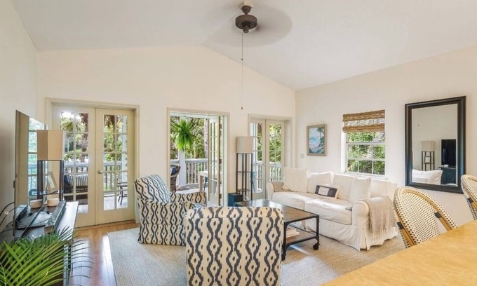 Wabasso Beach Villa | Charming 2-bedroom villa in pleasant Vero Beach with fitness room, AC