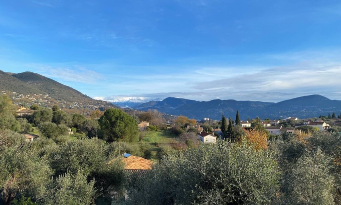 La Gaude Apartment | Charming 2 bedroom villa apartment with pool and garden between Nice and Vence