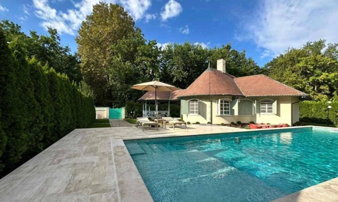 Palic Villa | Charming 2-bedroom villa in enchanting Palić with WiFi, AC