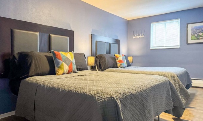 Mount Oliver Apartment | Charming 2 Bedrooms with Sofa Bed & WIFI!